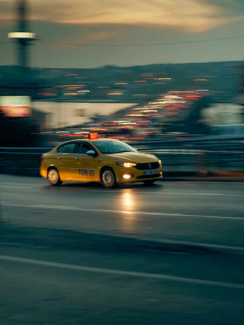 Kayseri cadde ışıkları ve taksi ulaşımı
